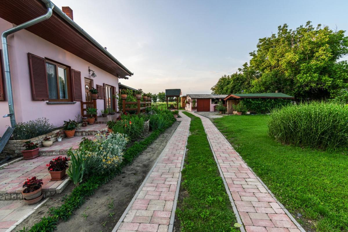 Gemenc Vendégház Hercegszanto Esterno foto