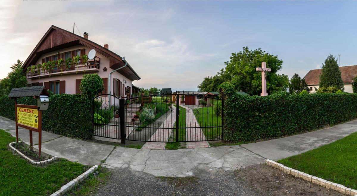 Gemenc Vendégház Hercegszanto Esterno foto