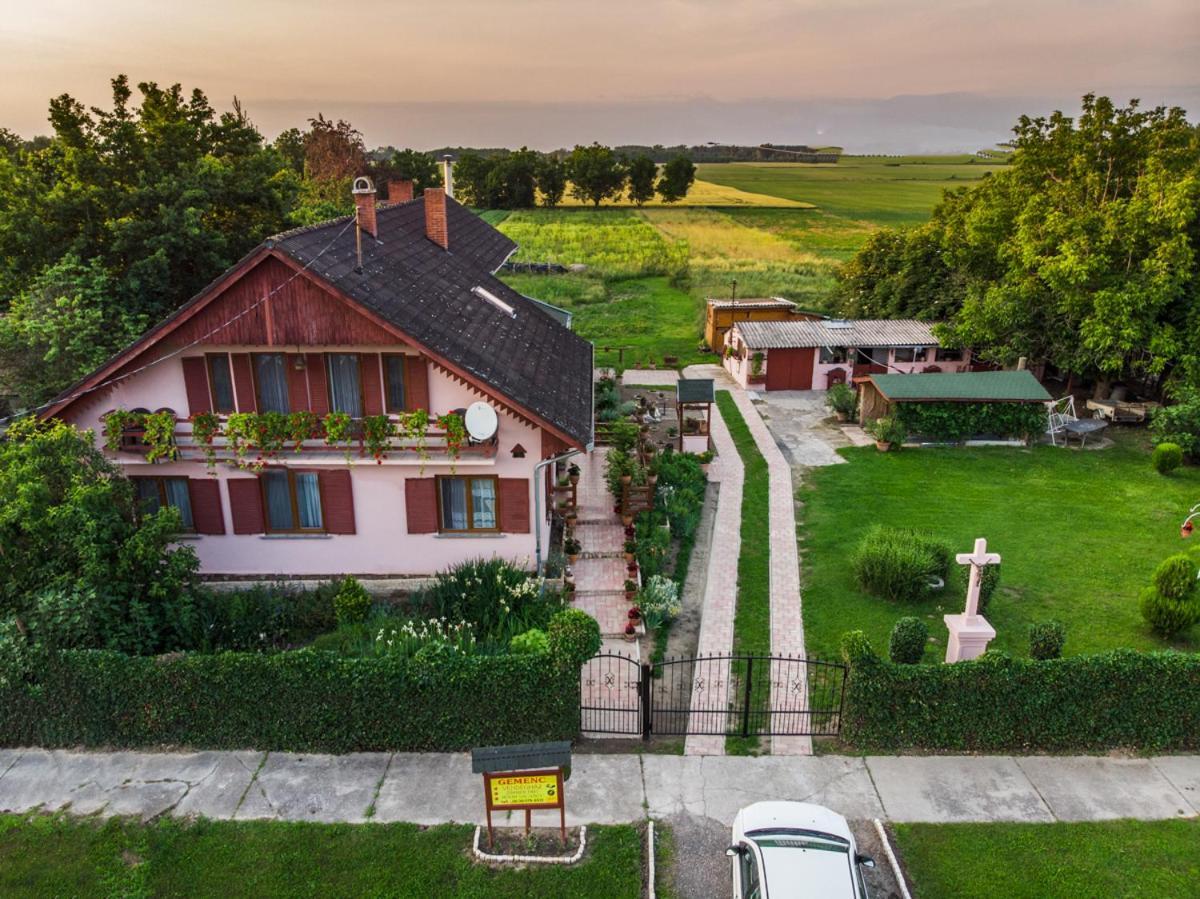 Gemenc Vendégház Hercegszanto Esterno foto